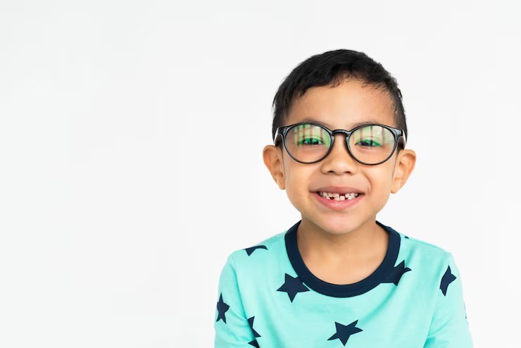 kacamata anti radiasi, cegah mata lelah, blue light filter, gadget dan kesehatan mata, tips jaga mata ibu muda, screen time anak, kacamata anti radiasi anak, kesehatan mata digital